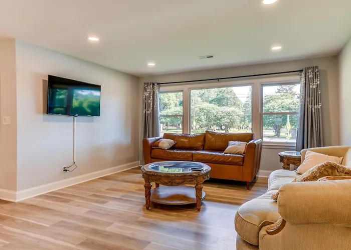 Charming Charlotte Home 2 Mi To Downtown!