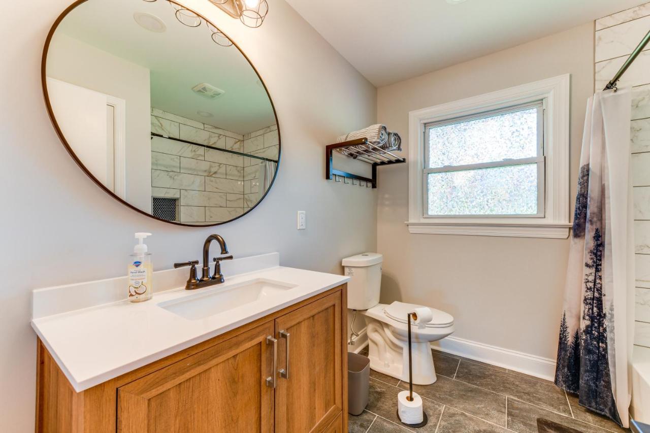 Charming 2 Mi To Downtown! Holiday home Charlotte